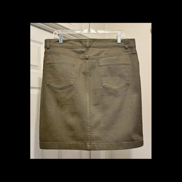 Izod Olive Green Twill Jean-Style Short Skirt Size 12 - Picture 2 of 7